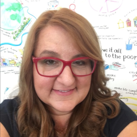 Profile Picture of Renee Albert (@ralbert4u) on Poshmark