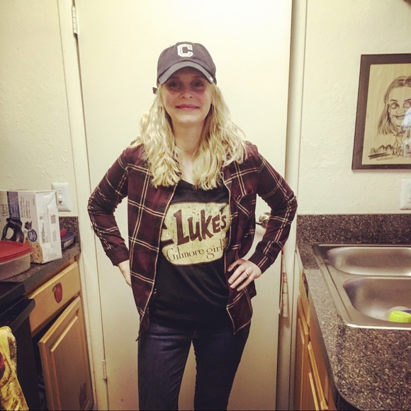 Profile Picture of Mandy Walters (@mollywood742) on Poshmark