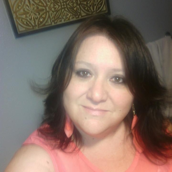 Profile Picture of Dawn Magana (@jnd7282012amor) on Poshmark