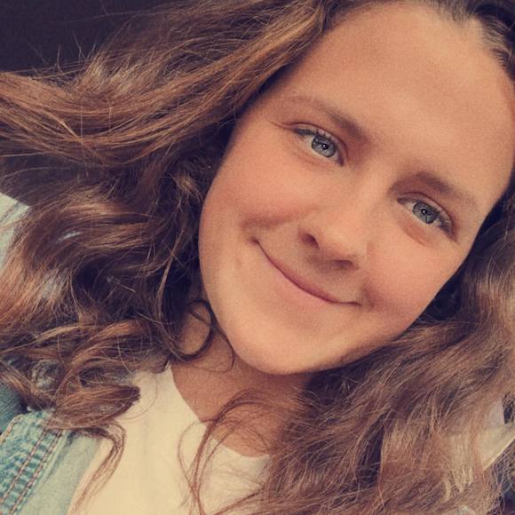 Profile Picture of Hannah Riblet (@ribletme) on Poshmark