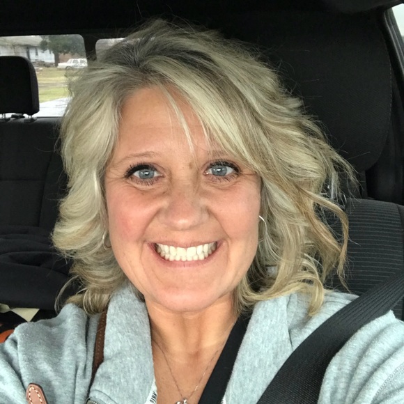 Profile Picture of Sherril Clary (@sclary2241) on Poshmark