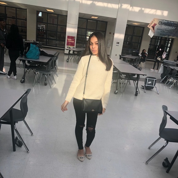 Profile Picture of Naomi Scott (@zulemascott) on Poshmark