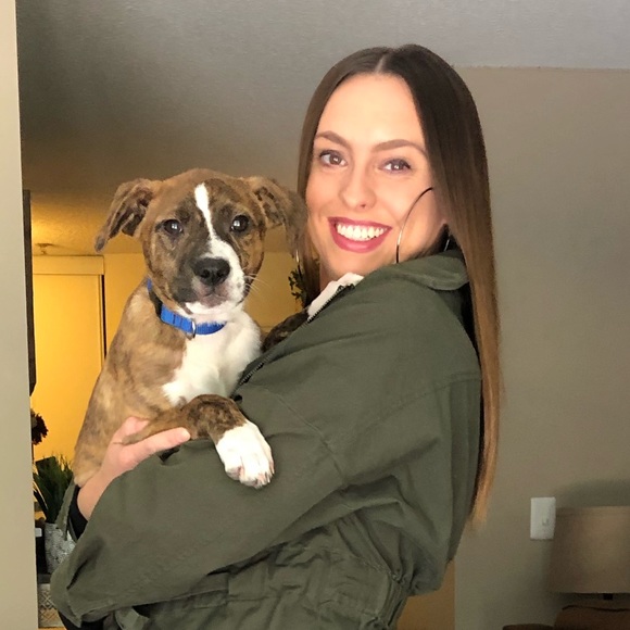 Profile Picture of Amber Betker (@amberbetker) on Poshmark