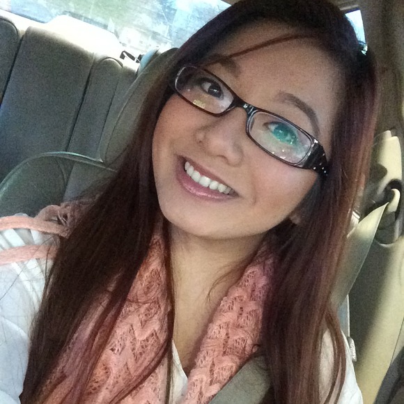 Profile Picture of Nancy Truong (@ntruong1002) on Poshmark