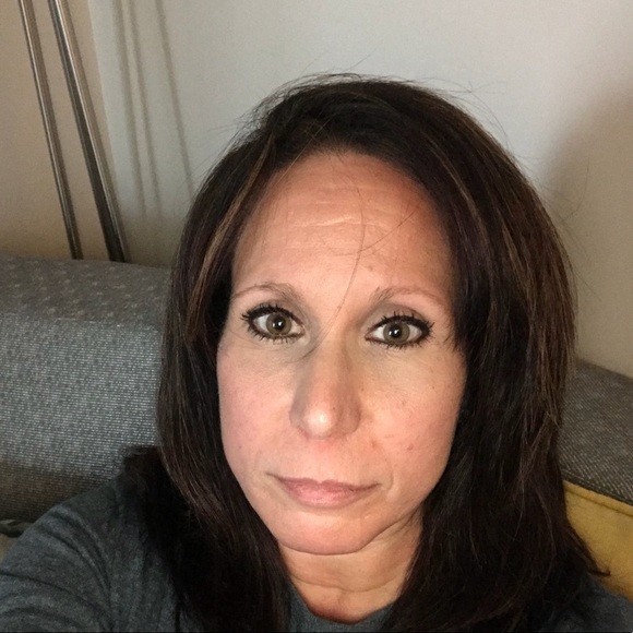 Profile Picture of Dawn Carter (@dmcar) on Poshmark