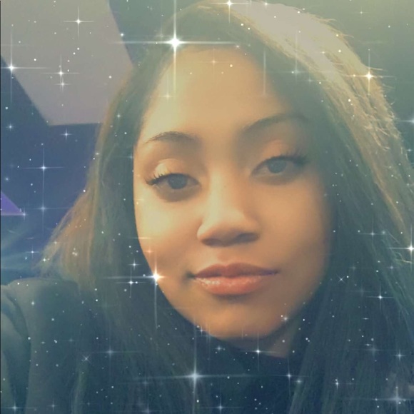 Profile Picture of Rockelle Gillespie (@rocki97) on Poshmark