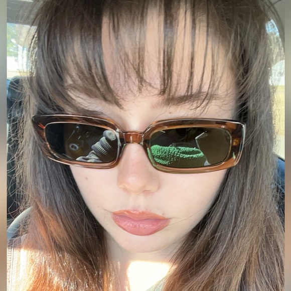 Profile Picture of Corina Hovemeyer (@corinahovemeyer) on Poshmark