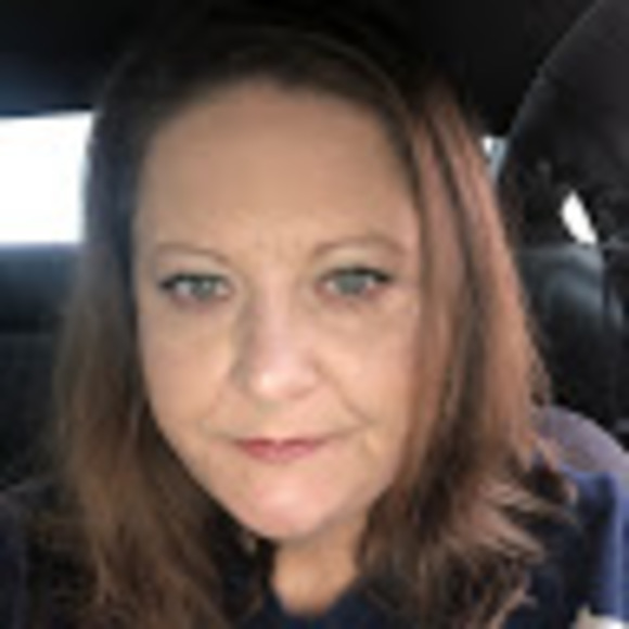 Profile Picture of Gennifer Carwile (@gencarwile) on Poshmark