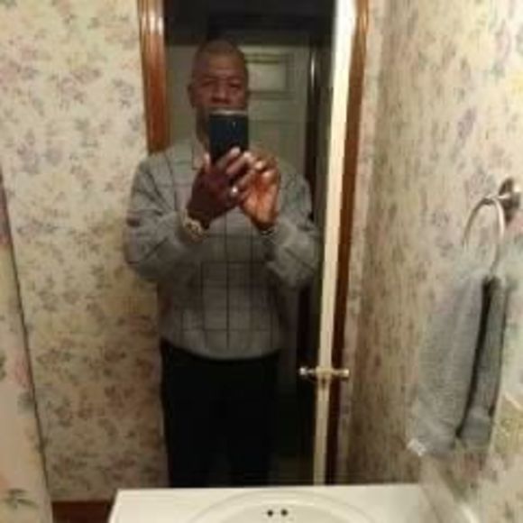 Profile Picture of Richard Ross (@richardross962) on Poshmark