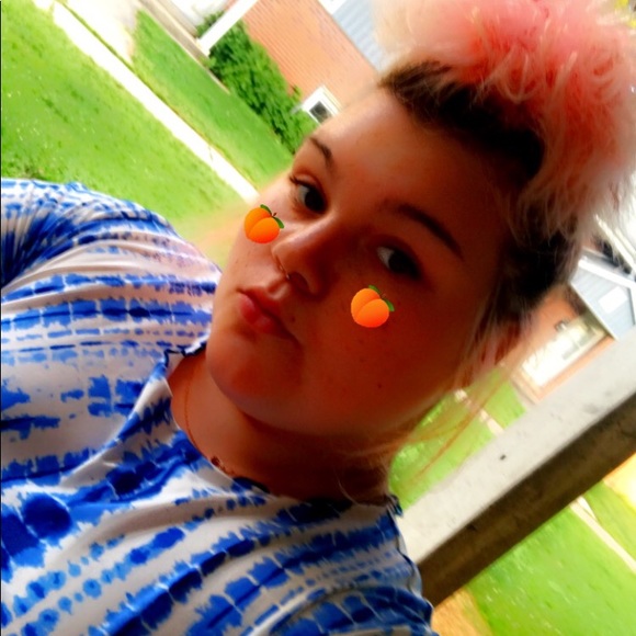 Profile Picture of Liz Studinski (@lizstudinski) on Poshmark