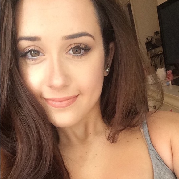 Profile Picture of Kristen Frawley (@kristen_frawley) on Poshmark