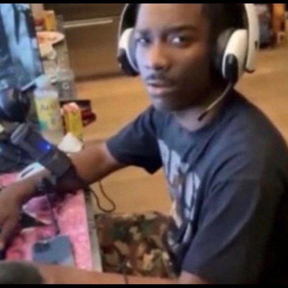 Profile Picture of Andrew Rios (@andrewr1766) on Poshmark