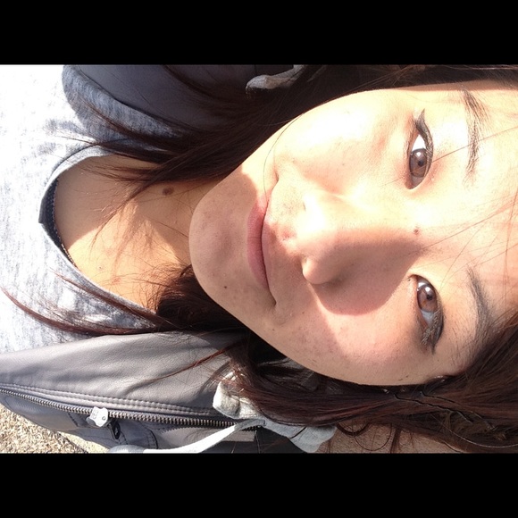 Profile Picture of Alice Wang (@ahliss) on Poshmark