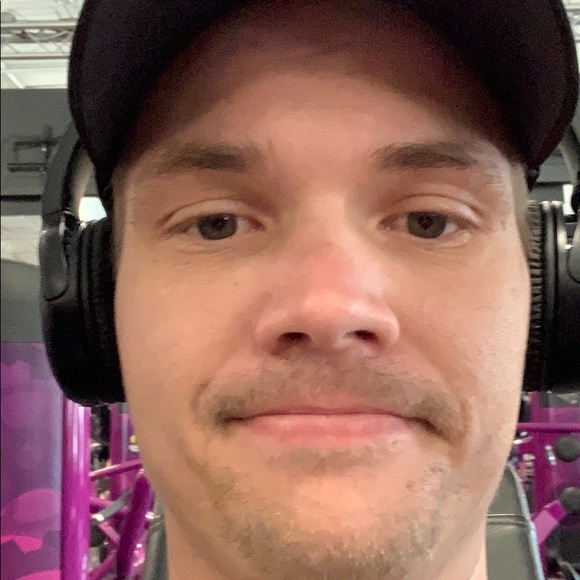 Profile Picture of Hubert Simpson (@huewthethird) on Poshmark