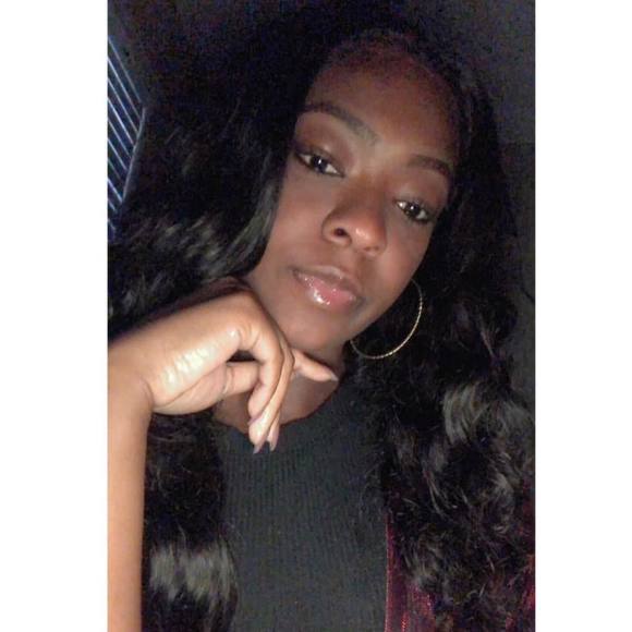 Profile Picture of Akeisha Gratts (@acg2016) on Poshmark