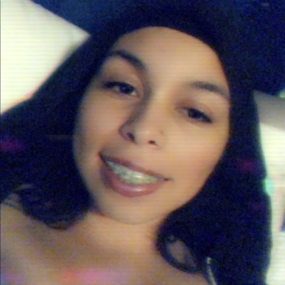 Profile Picture of Isabel Cardenas (@ytisaa) on Poshmark