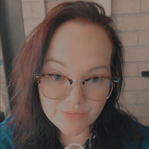 Profile Picture of Cassandra Redington (@credington0126) on Poshmark