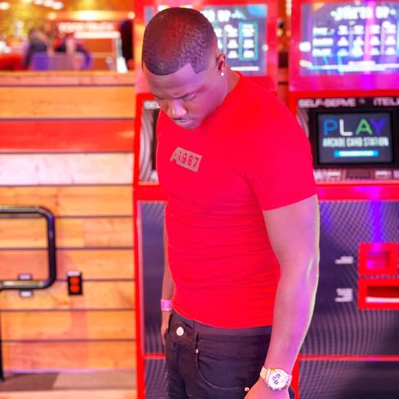 Profile Picture of John Battles (@battlesjohn) on Poshmark