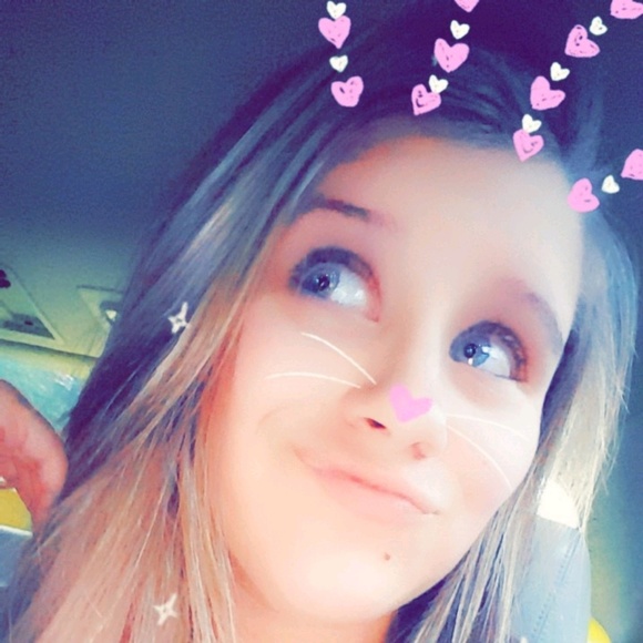 Profile Picture of Katelyn Maxwell (@katelyn7073) on Poshmark
