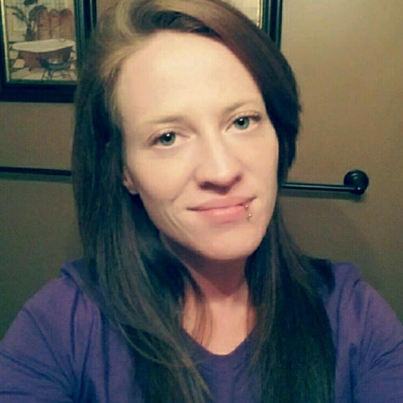 Profile Picture of Stacey Alexander (@ksa4910) on Poshmark