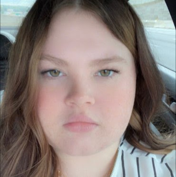 Profile Picture of Lauren Bagwell (@laurenbagwel464) on Poshmark