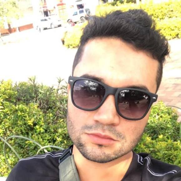 Profile Picture of Jon Pineda (@jonpinedaa) on Poshmark