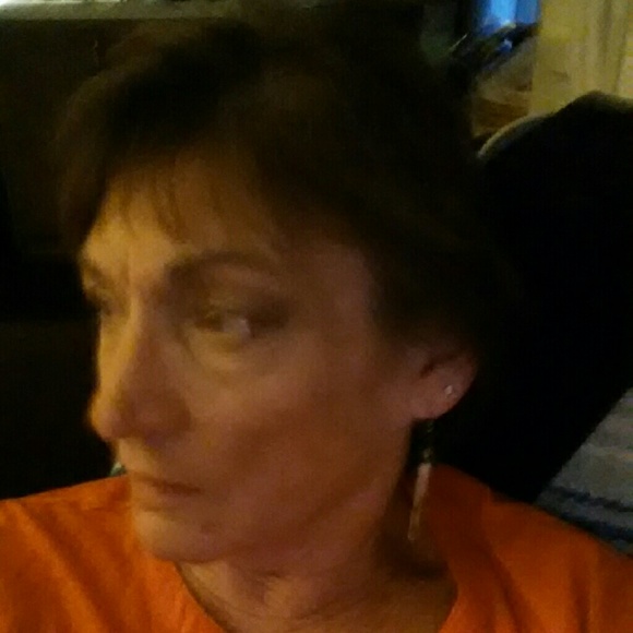 Profile Picture of Deborah Cordial (@dacordial) on Poshmark