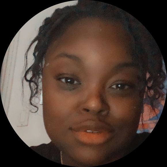 Profile Picture of Hannah Quinn (@vintagexwine) on Poshmark