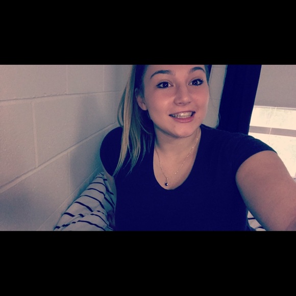Profile Picture of Sydney Needham (@sydneyneedham12) on Poshmark