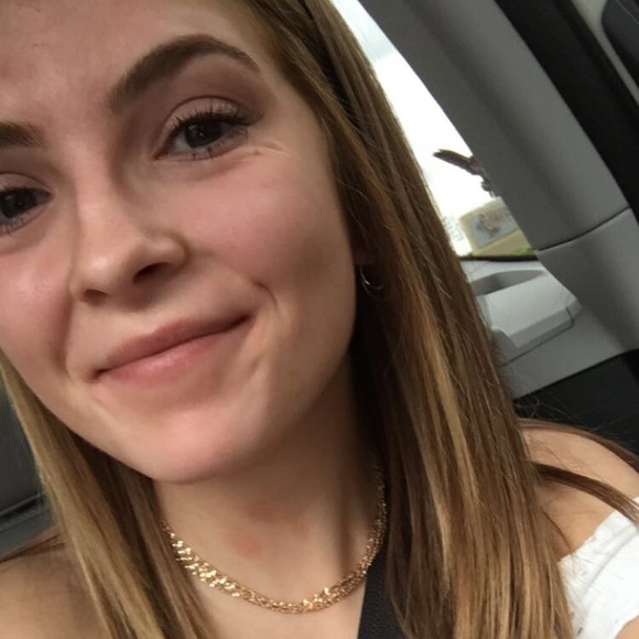 Profile Picture of Molly Myshak (@mollymyshak) on Poshmark