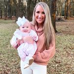 Profile Picture of Heather Budlong Henderson 💋 (@heatherbhenderson) on Instagram