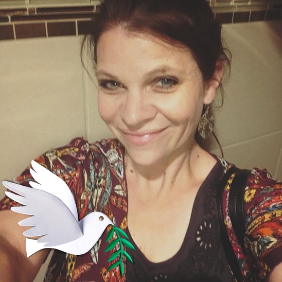 Profile Picture of Jacki Cahlander (@jackicg6) on Poshmark