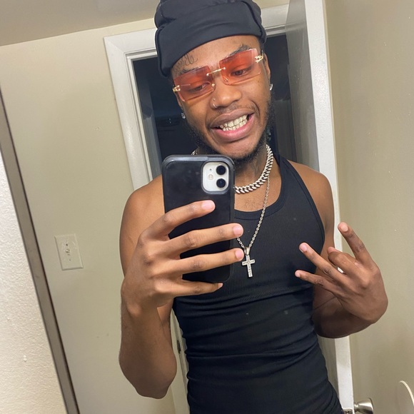 Profile Picture of Shawn Reddrick (@shawnreddrick) on Poshmark