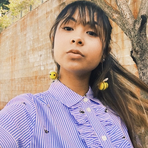 Profile Picture of Kailani Capelouto (@kcapelouto) on Poshmark