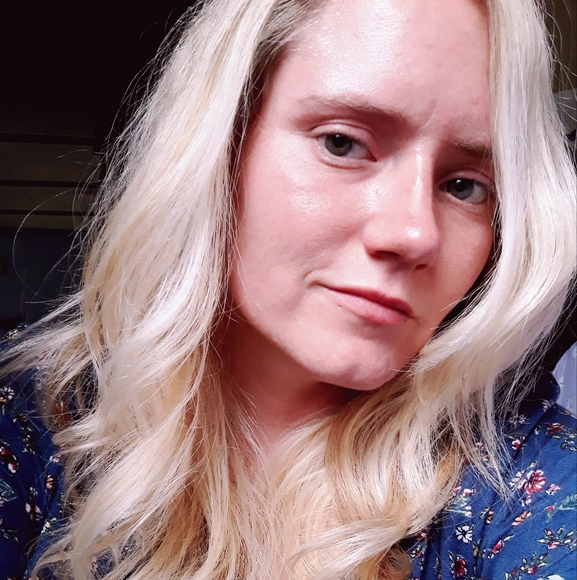 Profile Picture of Mandy Cates (@mandycates) on Poshmark