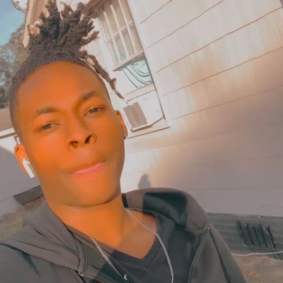 Profile Picture of Fool-kidd Tony (@zxtonyxz) on Poshmark