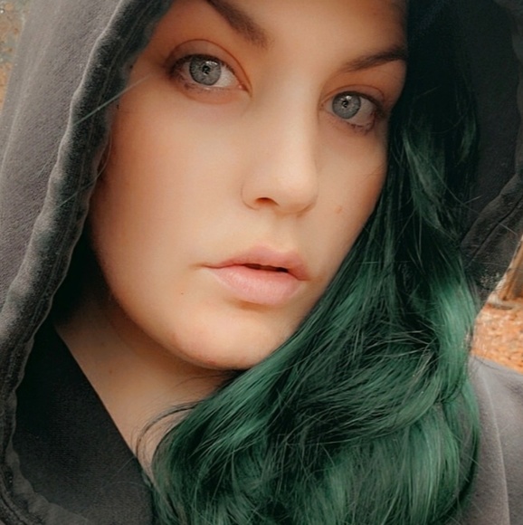 Profile Picture of Rachel Wiggett (@wiggett999) on Poshmark