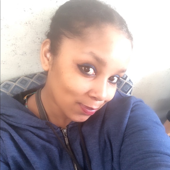Profile Picture of Razia Muwanga (@raziamuwanga) on Poshmark