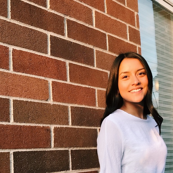 Profile Picture of Julia Mcdaniel (@juliamcdaniel22) on Poshmark