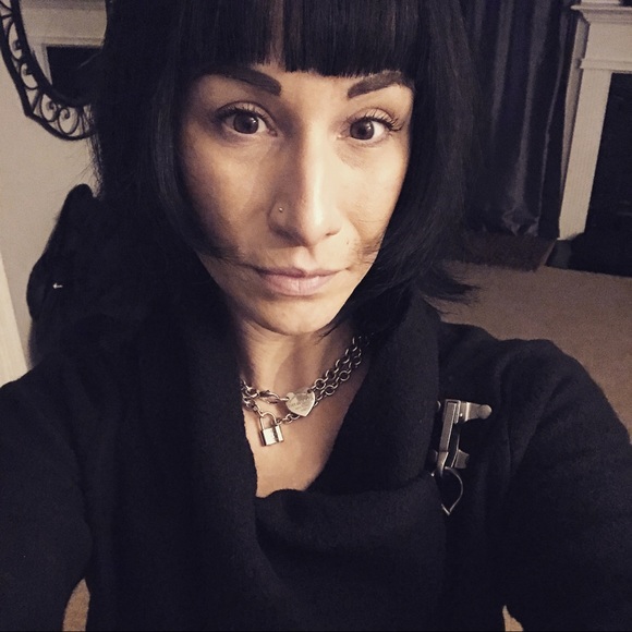 Profile Picture of Andrea Snowdon (@inkieblot) on Poshmark