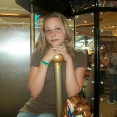 Profile Picture of Tina Seaborn (@tiinababie) on Twitter