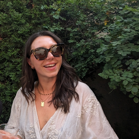 Profile Picture of Bobie anne Runzer (@bobierunzer) on Poshmark