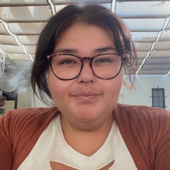 Profile Picture of Shaylene Yelloweyes (@ourgodsaves) on Poshmark