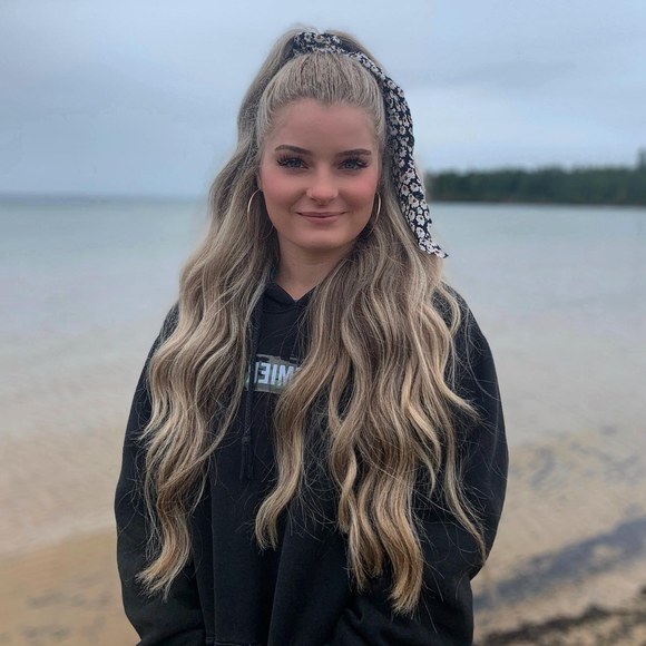 Profile Picture of Tiffany Lafree (@tiffanylafree) on Poshmark