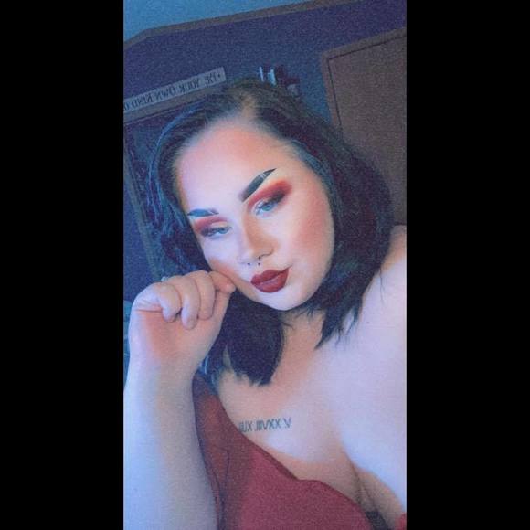 Profile Picture of Gabrielle Kudla (@missbelovedxx) on Poshmark