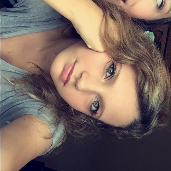 Profile Picture of Rayanna Dickson (@rayyannna) on Poshmark