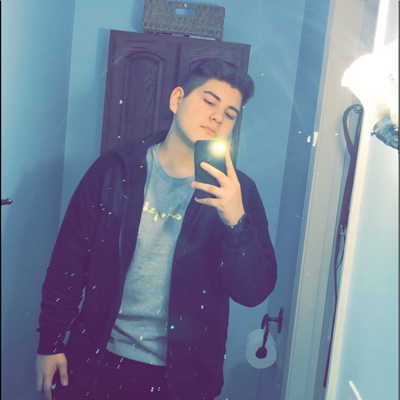 Profile Picture of Joshua Simmons (@joshmsimmz) on Poshmark