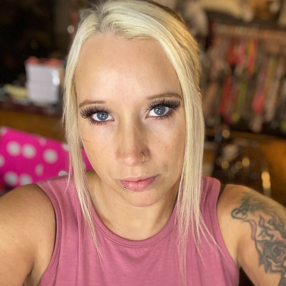 Profile Picture of Trista James (@tristaj1) on Poshmark
