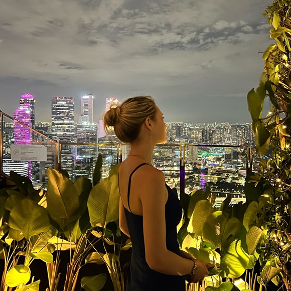 Profile Picture of Leona Olsen (@graceleona) on Poshmark