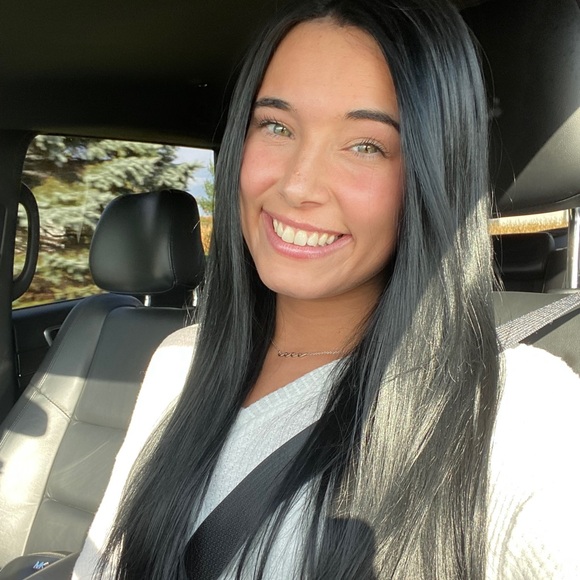 Rayna Adams - Poshmark Profile Picture of Rayna Adams (@rayna20002000) on Poshmark